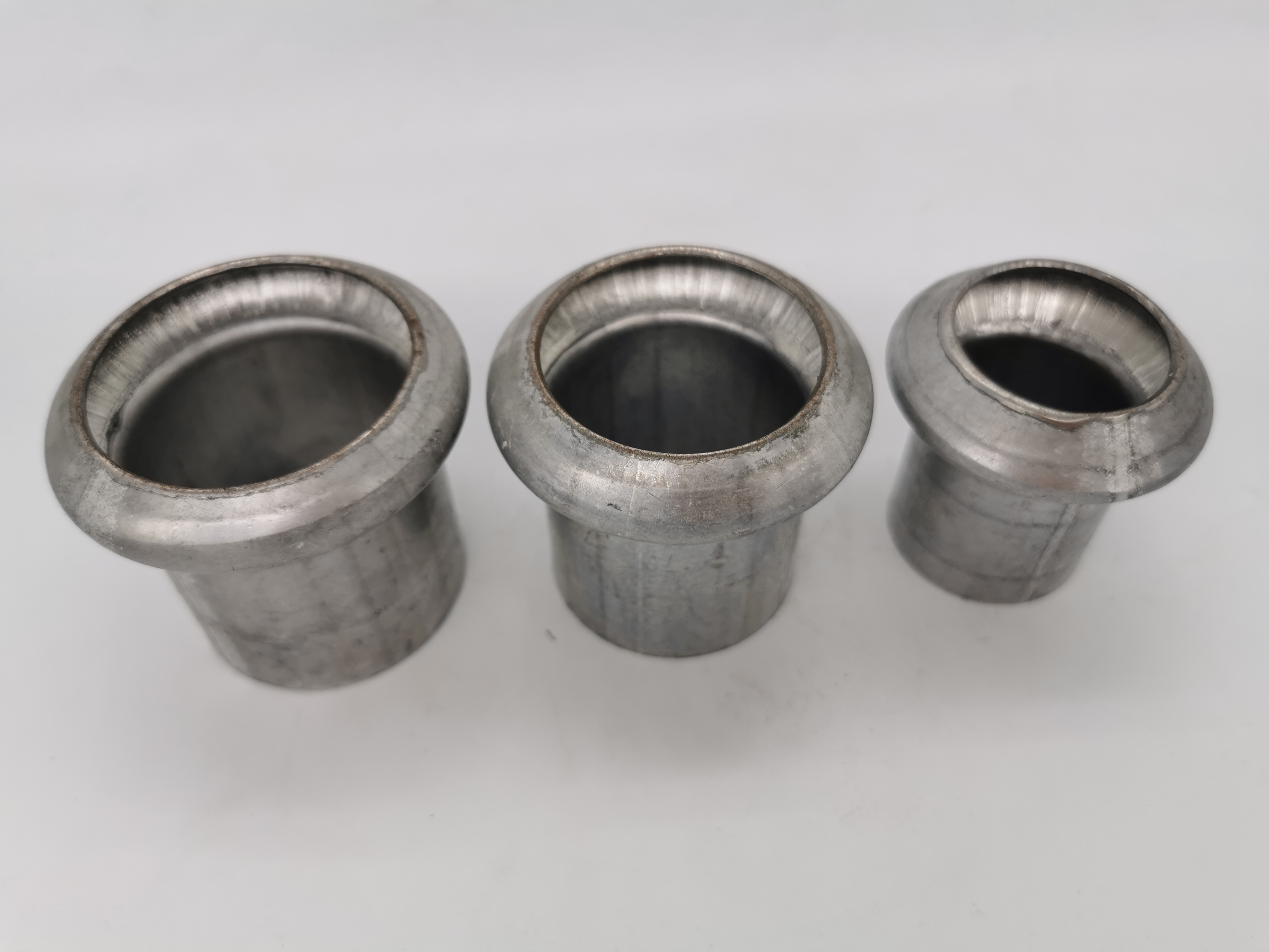 Customized metal tube ends